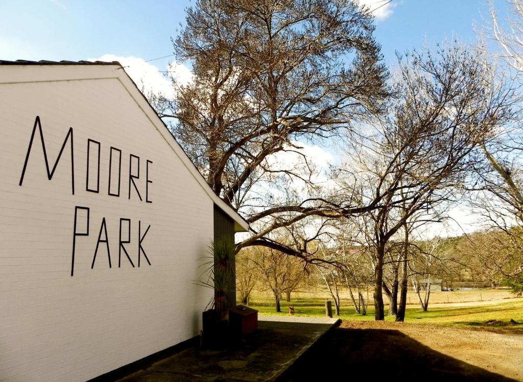 Moore Park Inn อาร์มีเดล ภายนอก รูปภาพ
